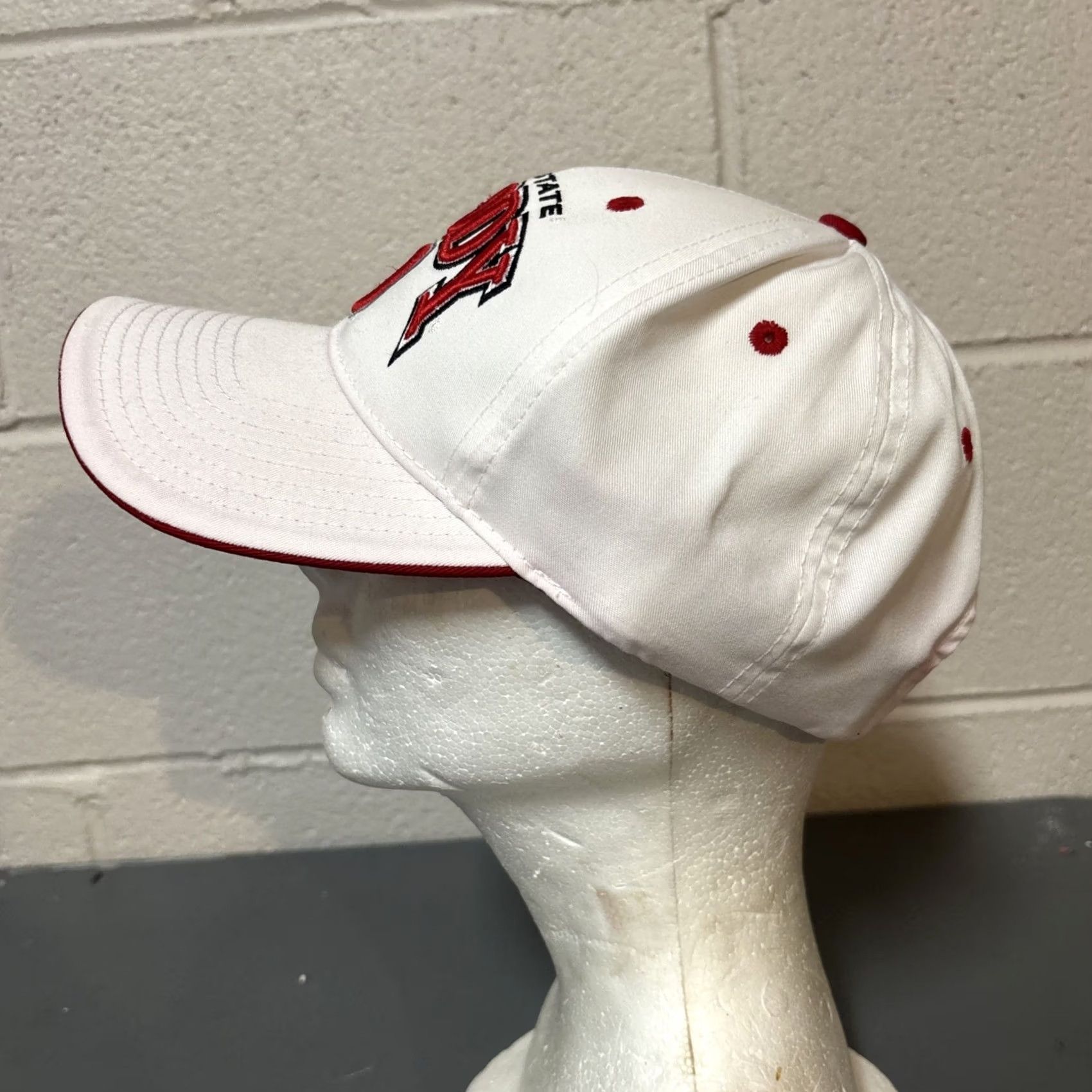 Top Of The World VINTAGE Ohio State University Woody Adjustable Top Of The World Baseball Style Hat Hat Men One Size White Baseball Cap Men Size US M / EU 48-50 / 2 - 6 Thumbnail