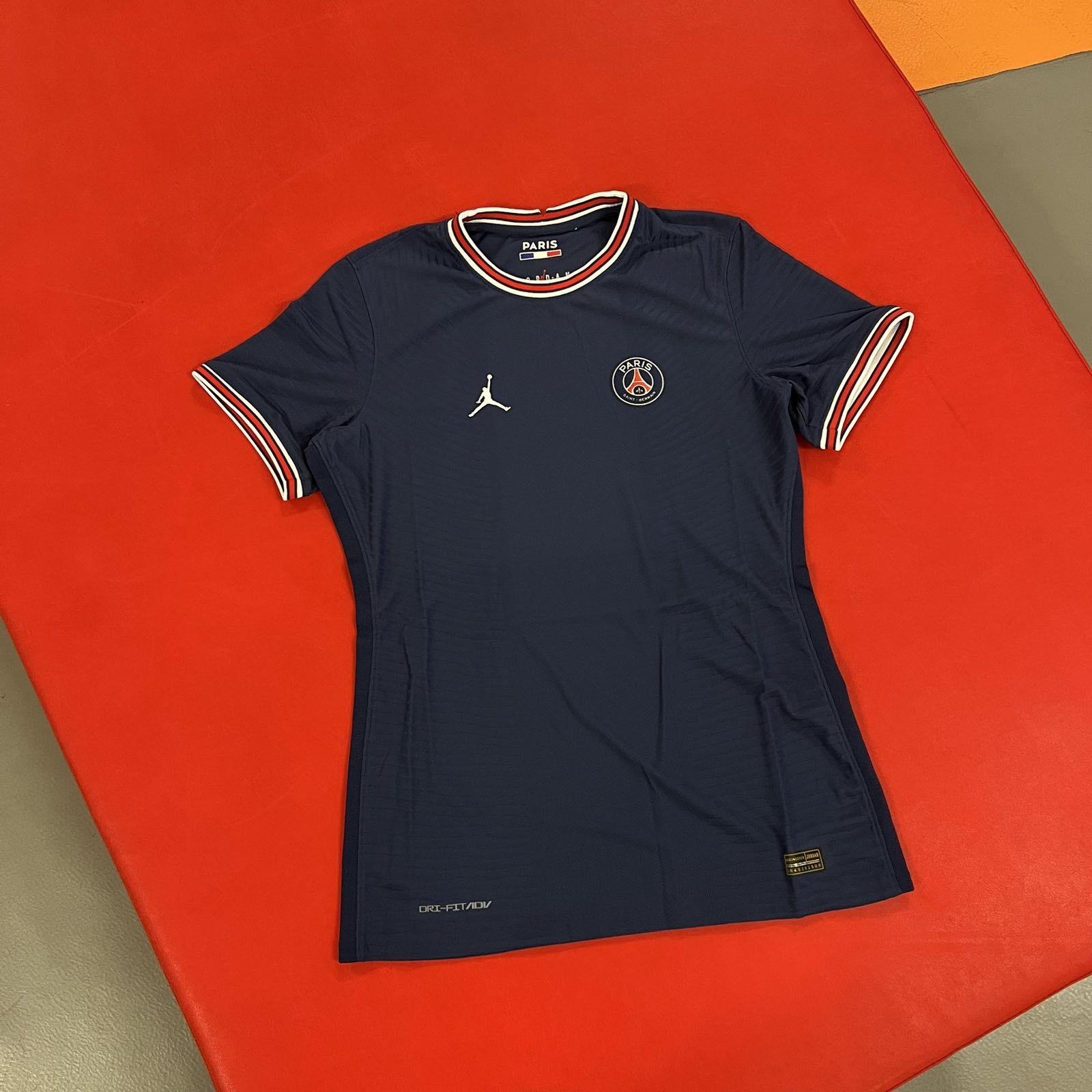 Jordan Brand JORDAN PSG AWAY SOCCER JERSEY MATCH WORN FOOTBALL SHIRT Sz M Size US M / EU 48-50 / 2 - 2 Thumbnail