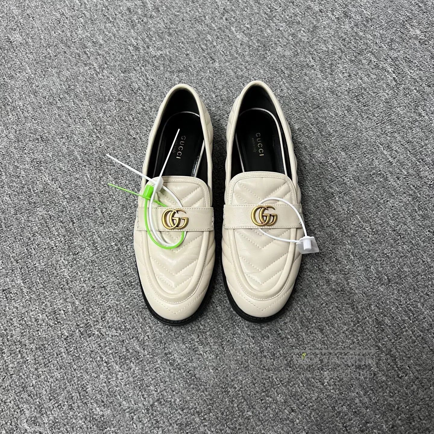 Gucci Guicci Dual-G Gold buckle; off-white loafers| Size US 7.5 / IT 37.5 - 2 Thumbnail