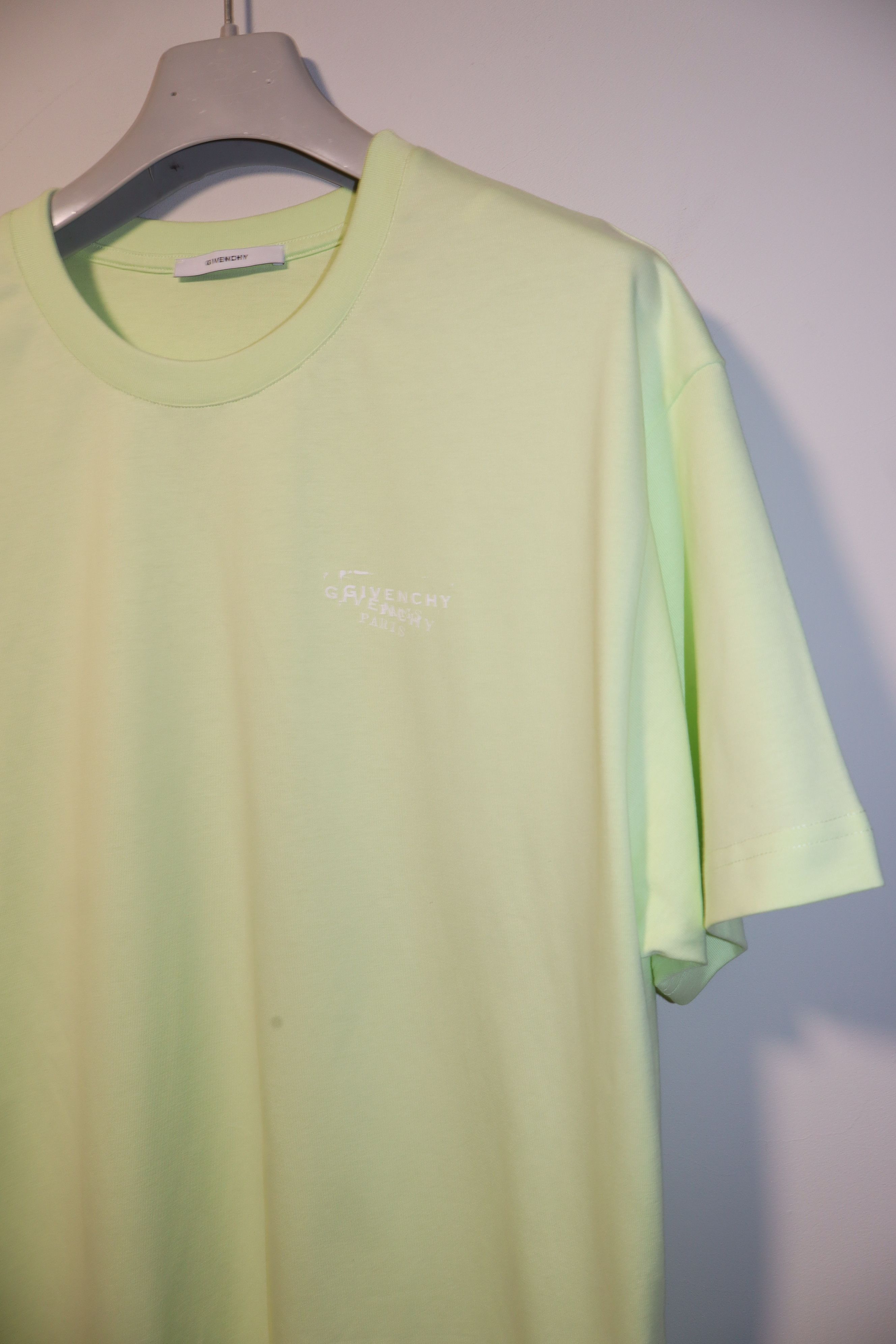 Givenchy SS26 Logo print t-shirt Size US L / EU 52-54 / 3 - 3 Thumbnail
