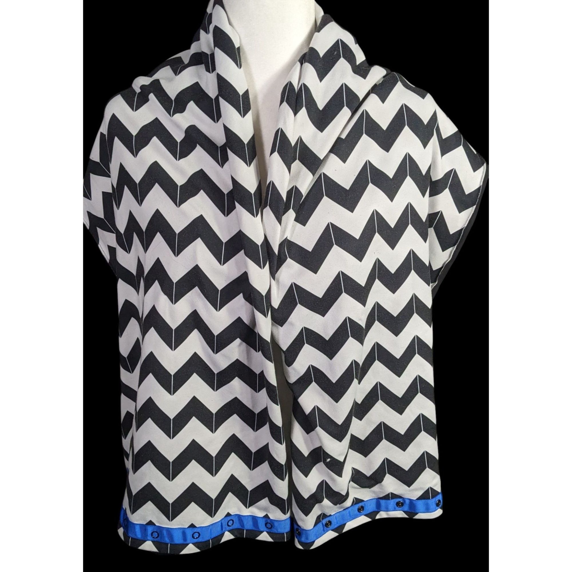 Lululemon Lululemon Vinyasa Scarf Chevron Black & White With Snap Deta Size ONE SIZE - 3 Thumbnail