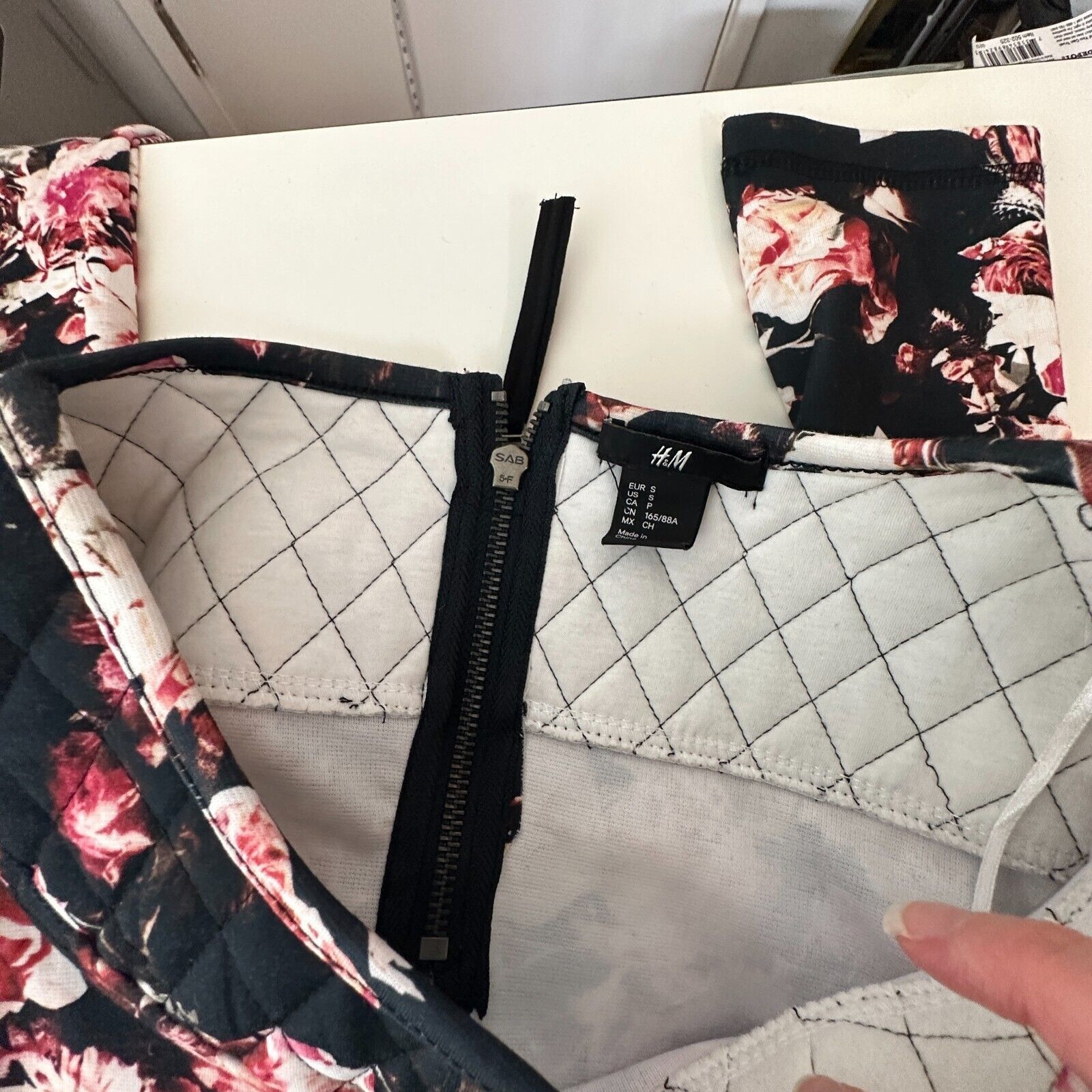 H&M H&M Black Floral 3/4 Sleeve Dress Quilted At Shoulders Zip S Size S / US 4 / IT 40 - 4 Thumbnail