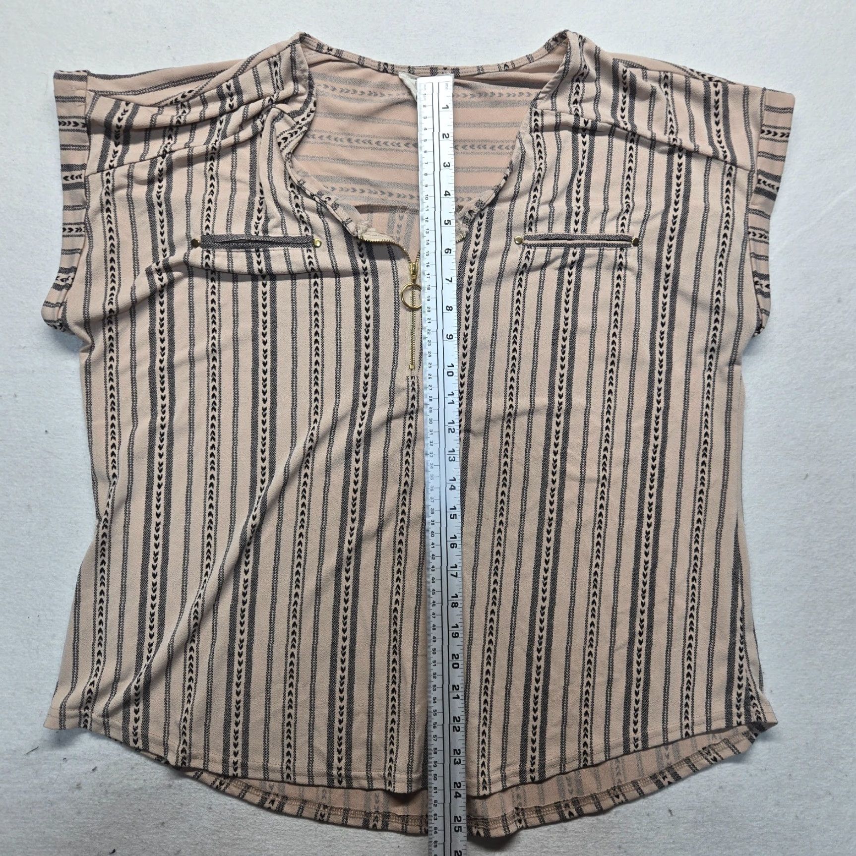 Arrow Flower & Feather Shirt Blouse Cap Sleeve Tan & Black Arrows 2XL Zip Pockets V-Neck Women Regular Size XXL / US 16-18 / IT 52-54 - 5 Thumbnail