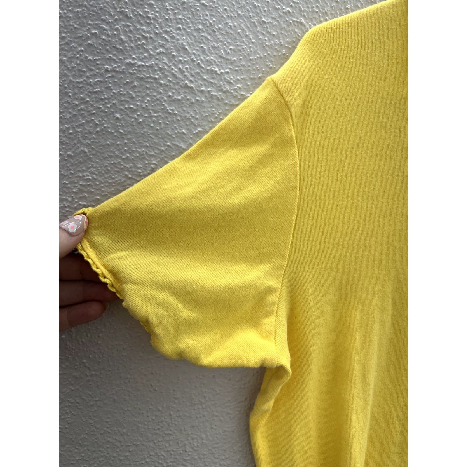 Basic Editions Basic Editions Shirt Adult Medium Yellow Solid Short Sleeve V-Neck Blouse Womens Size M / US 6-8 / IT 42-44 - 3 Thumbnail