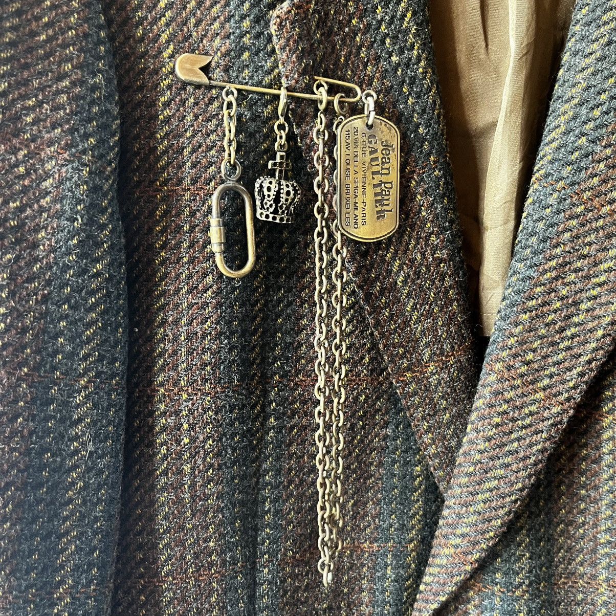 Jean Paul Gaultier Vintage JEAN PAUL GAULTIER Multi Charm Rustic Pin Brooch Size ONE SIZE - 4 Thumbnail