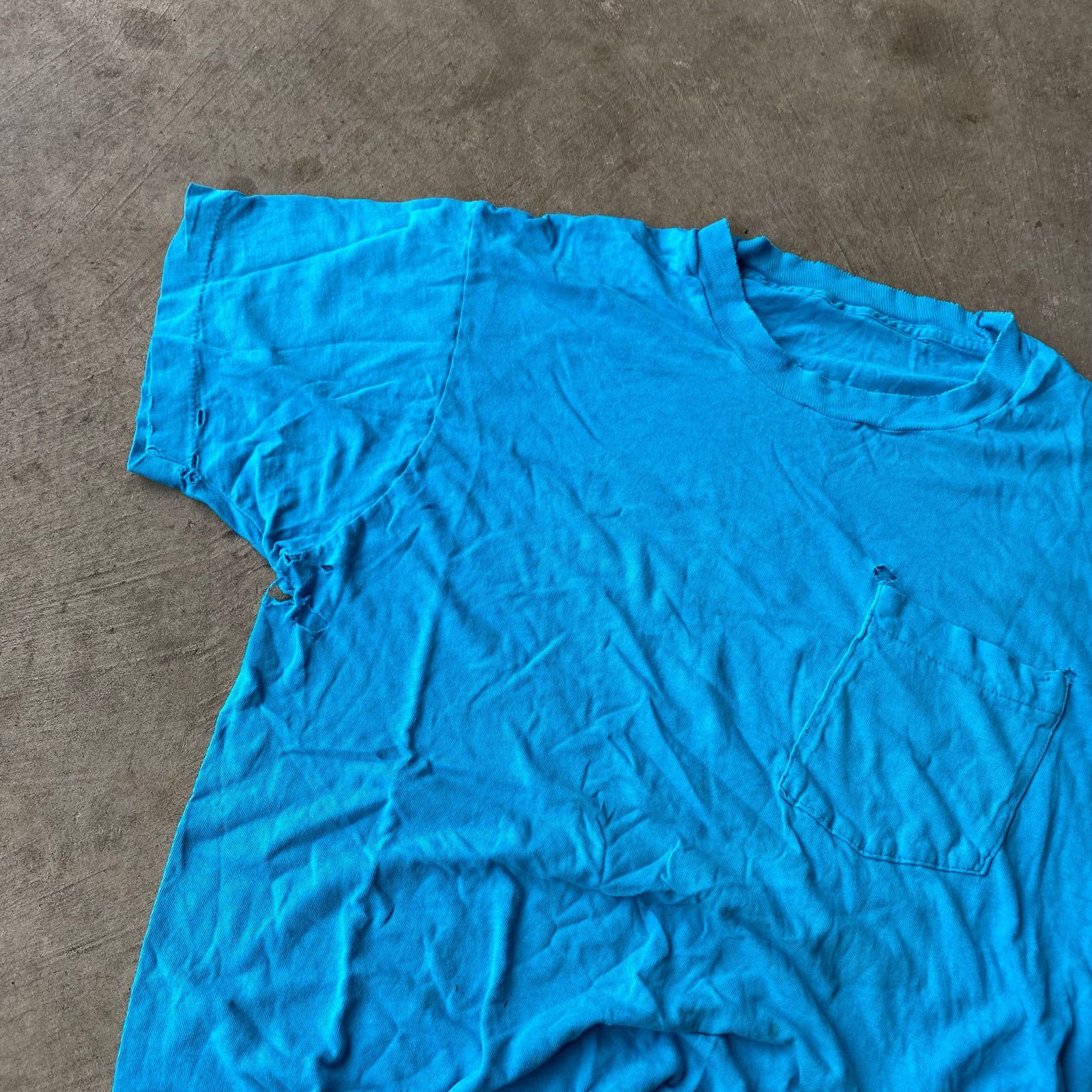 Vintage VINTAGE 80S TEAL DISTRESSED T-SHIRT SZ MEDIUM Size US M / EU 48-50 / 2 - 2 Thumbnail