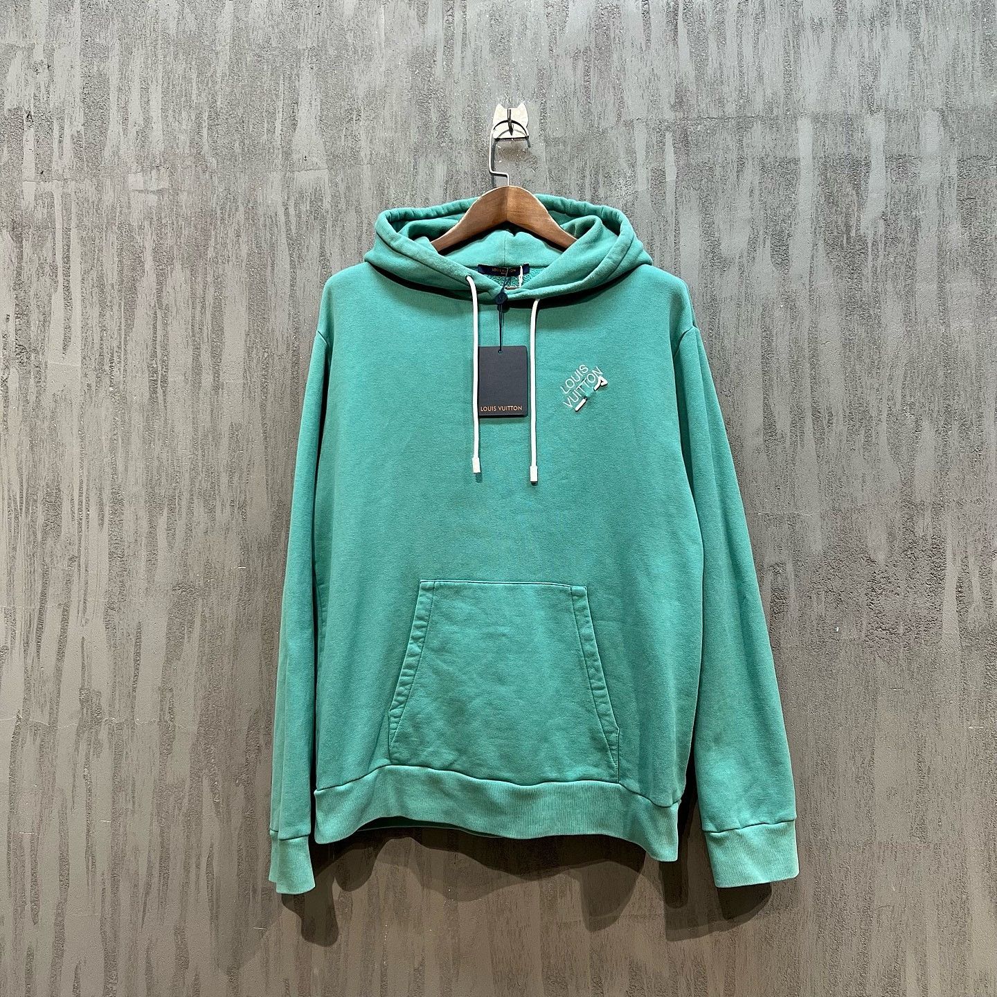 Louis Vuitton Louis Vuitton Green Logo Embroidered Hoodie Size XXL Size US XXL / EU 58 / 5 - 1 Thumbnail