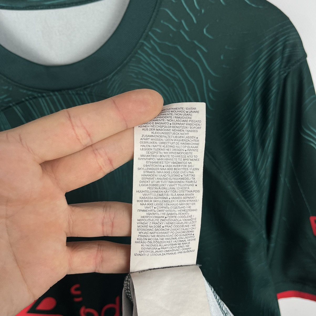 Nike Nike Liverpool third soccer jersey 2022/2023 Size US L / EU 52-54 / 3 - 13 Thumbnail