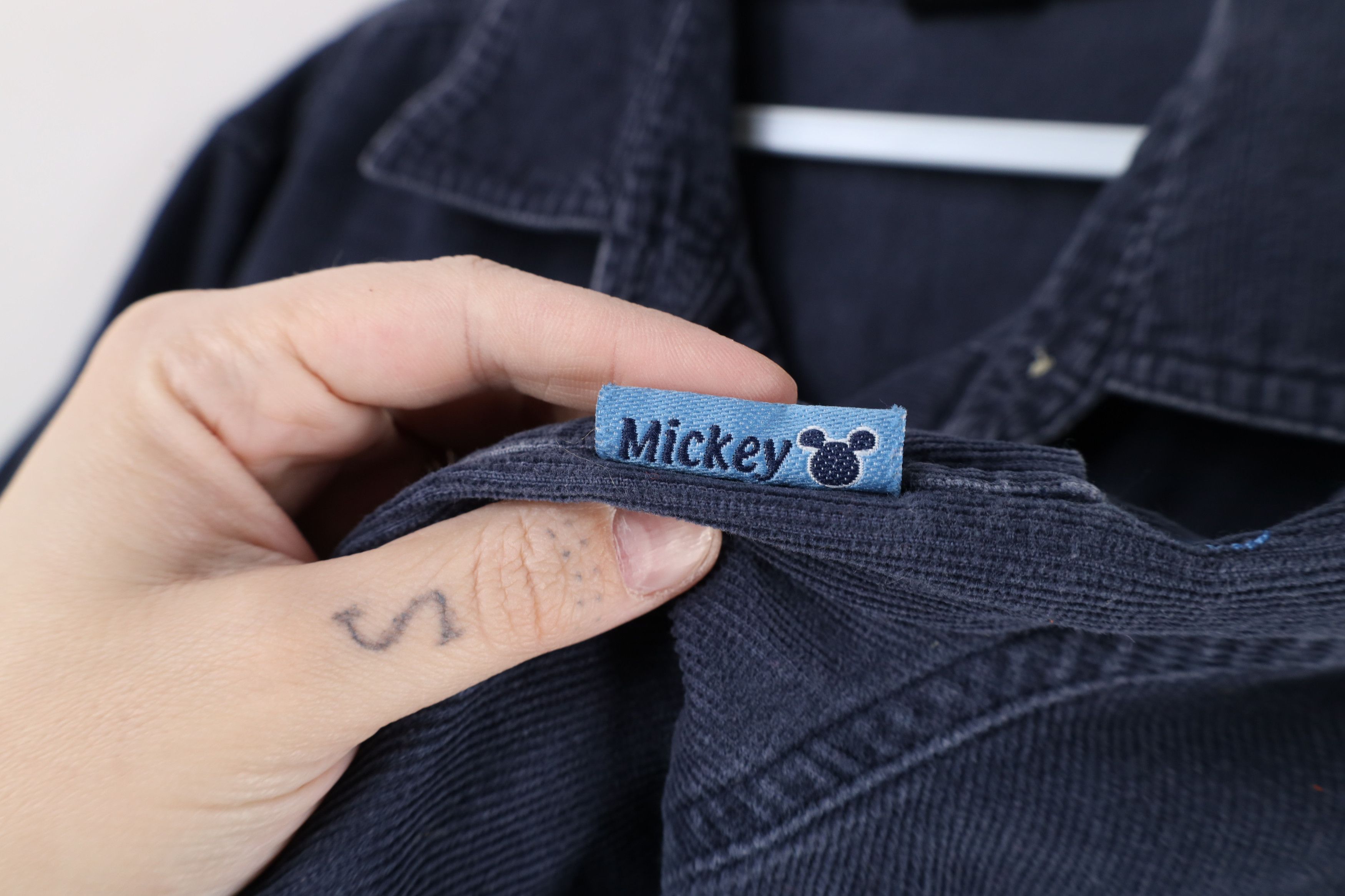 Disney × Vintage Vintage 90s Disney Mickey and Friends Corduroy Button Shirt Size XXL / US 16-18 / IT 52-54 - 6 Thumbnail