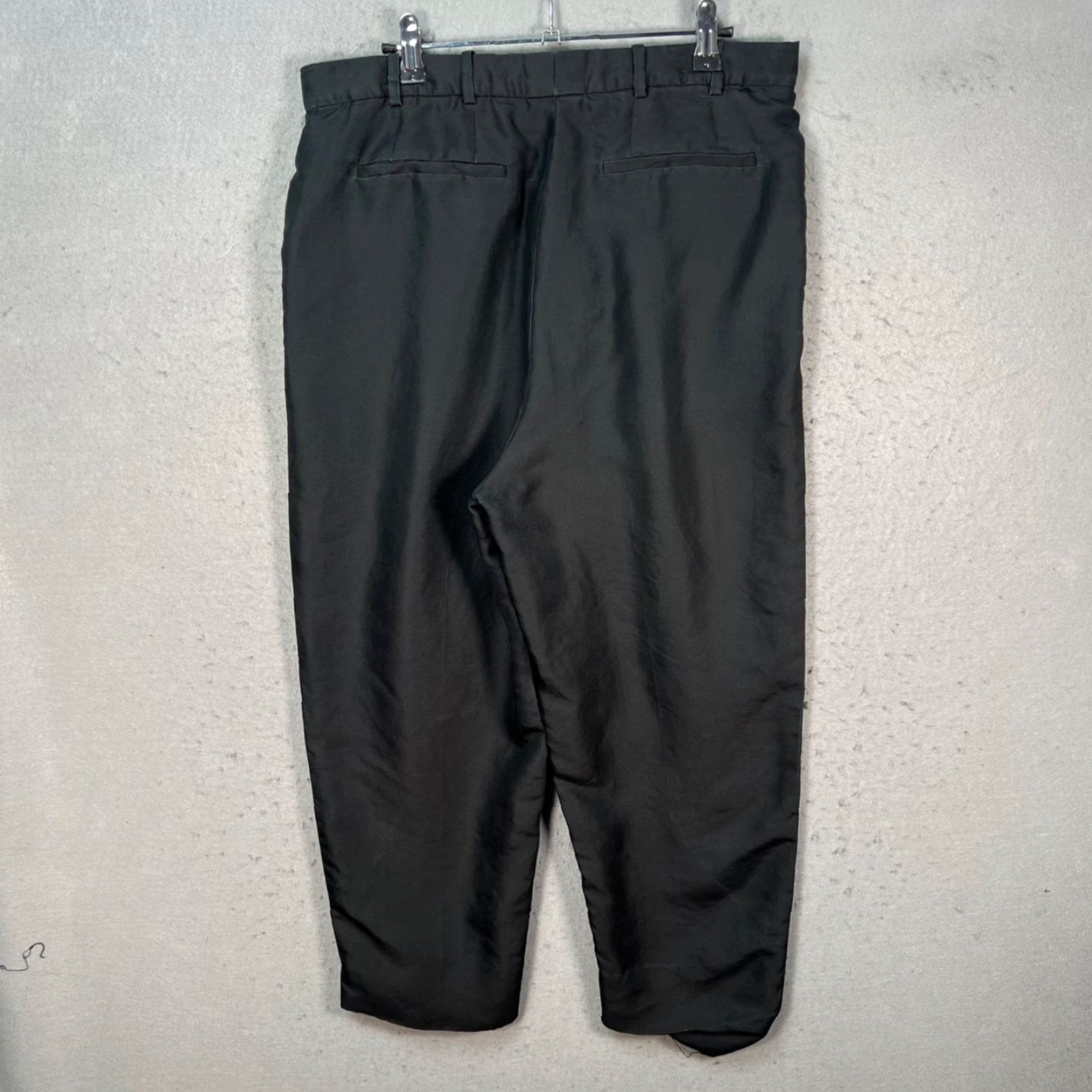 Valentino Valentino Womens 10 Silk Pleated Trousers Pants Dress Silk Black 100% Italy Formal Dress Pants Womens Size 32" / US 10 / IT 46 - 2 Thumbnail