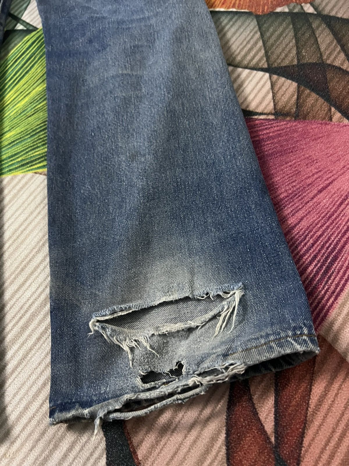 Levi's Vintage 1993 Levis 501 E Selvedge Distressed Ripped Jean Size US 29 - 15 Thumbnail