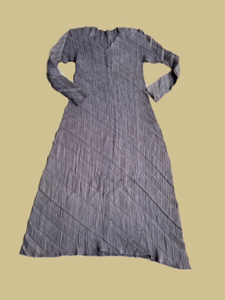 Issey Miyake Issey Miyake A long-sleeved V-neck dress with a grey main Size S / US 4 / IT 40 - 4 Thumbnail