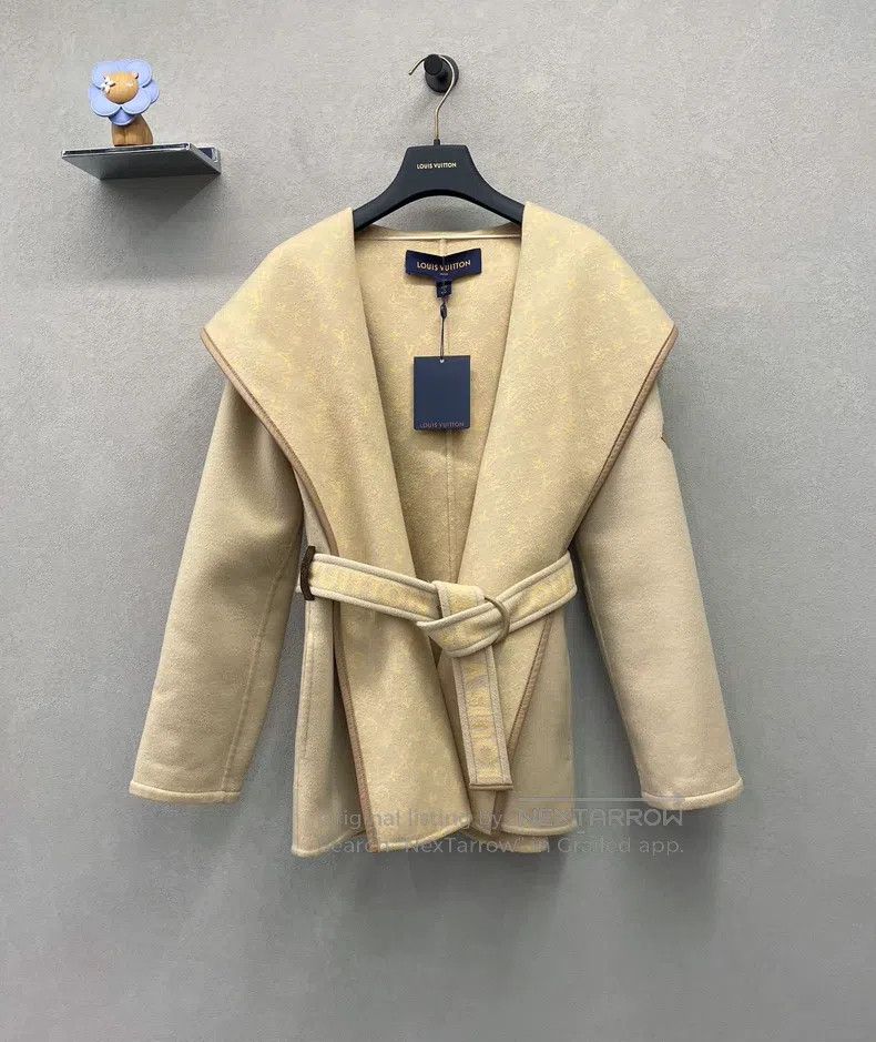 Louis Vuitton Louis Vuitton Camel full print coat Size XXS / US 00 / IT 34 - 1 Thumbnail