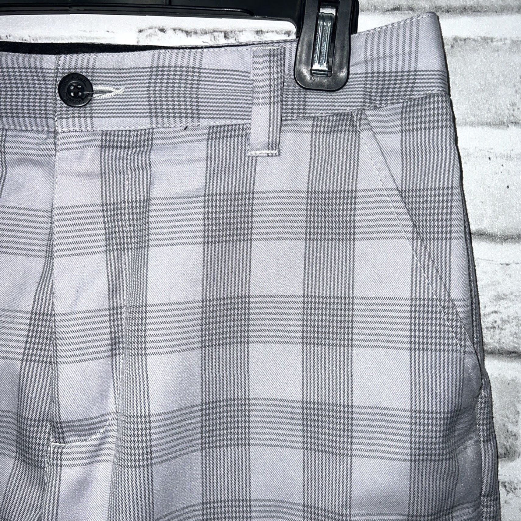 TravisMathew Travis Mathew Gray Plaid Shorts Mens Size 30 Chino Regular Fit Size US 30 / EU 46 - 2 Thumbnail