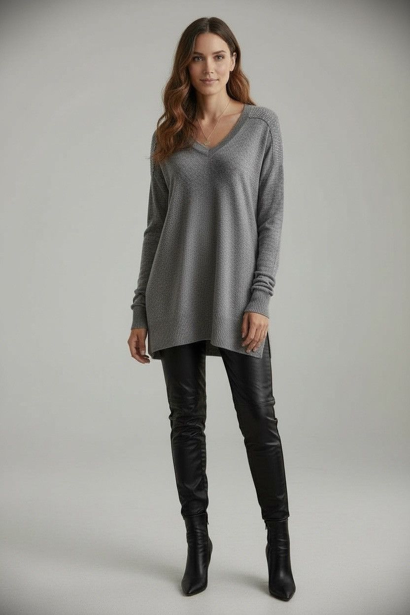 Bloomingdale's Bloomingdale's 100% Cashmere Embellished Shoulders Sweater Size XS / US 0-2 / IT 36-38 - 1 Thumbnail