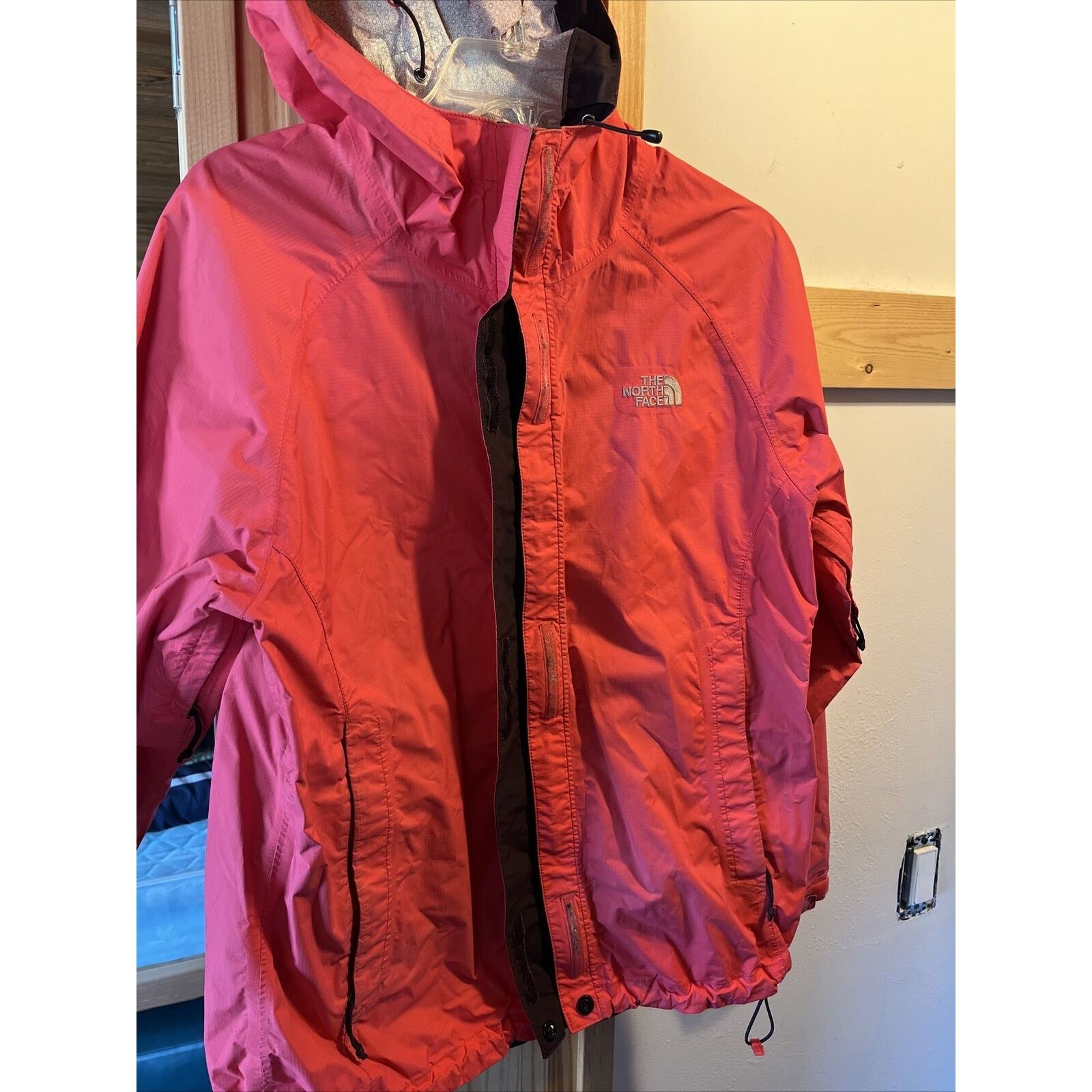 The North Face The North Face Womens M Pink LS zip hooded nylon rain jacket Size M / US 6-8 / IT 42-44 - 2 Thumbnail