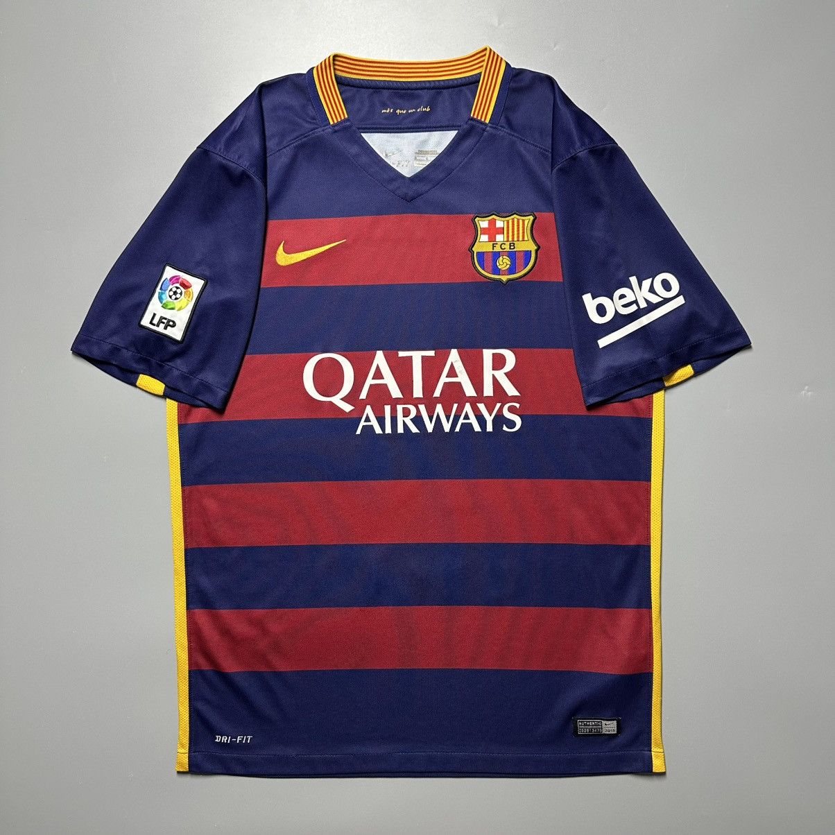 Nike BARCELONA NIKE 2015/2016 FOOTBALL HOME JERSEY #10 MESSI Size US M / EU 48-50 / 2 - 2 Thumbnail