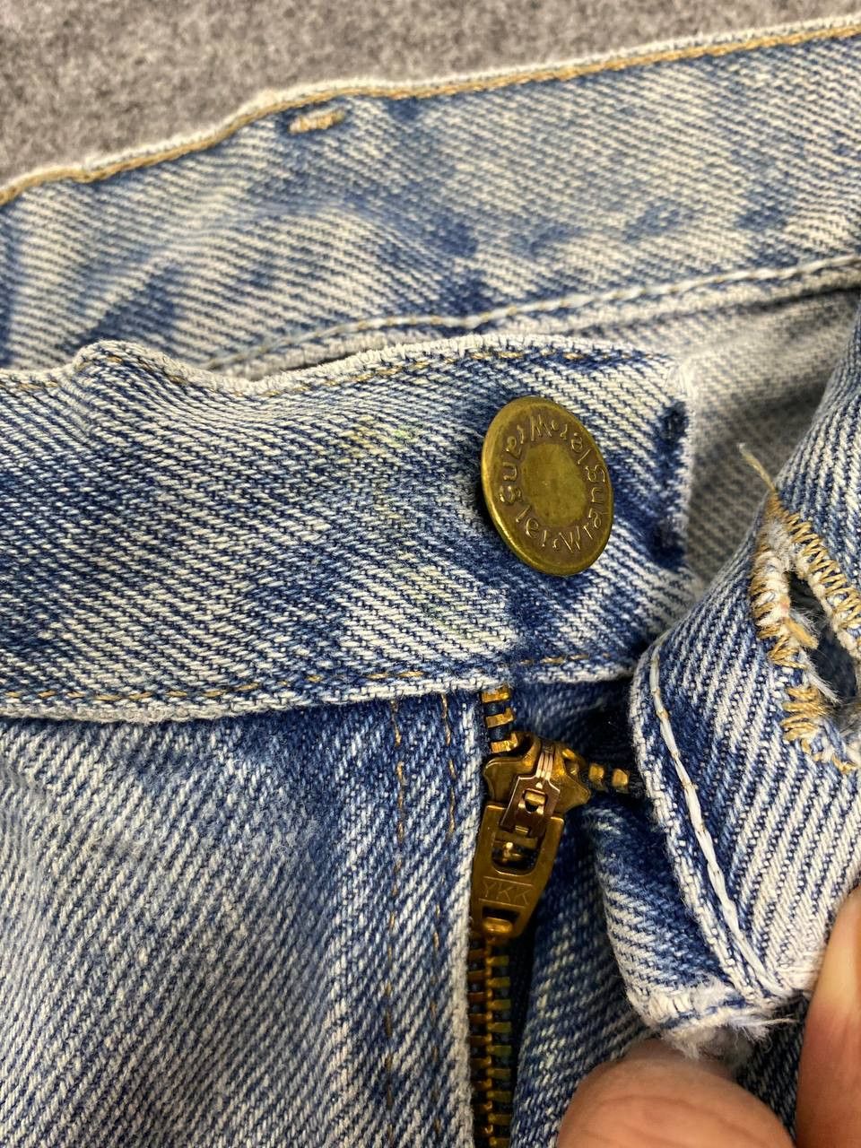 Wrangler vintage wrangler lightwash distressed denim Size US 37 - 14 Thumbnail