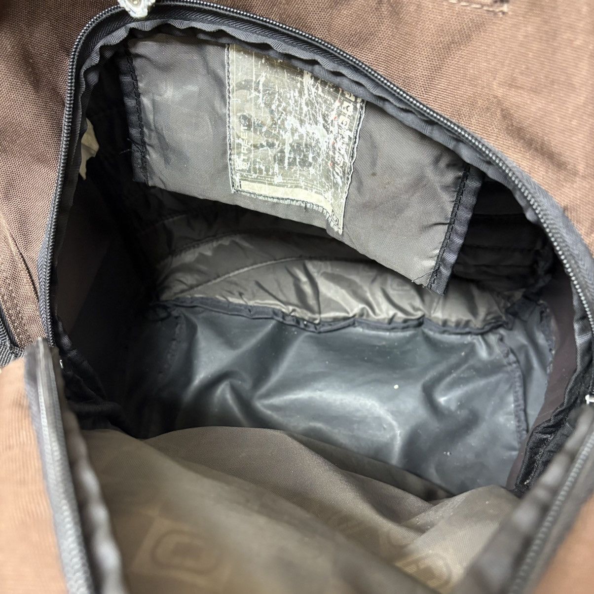 Ogio Vintage Y2K 0GIO Brown Skateboard Backpack Size ONE SIZE - 6 Thumbnail