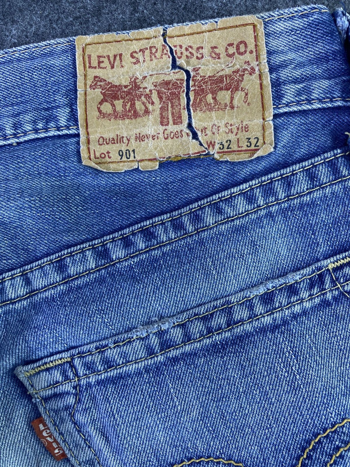 Jean × Levi's × Vintage Vintage Levis 901 Jeans Distress Blue Wash - J917 Size US 34 / EU 50 - 11 Thumbnail