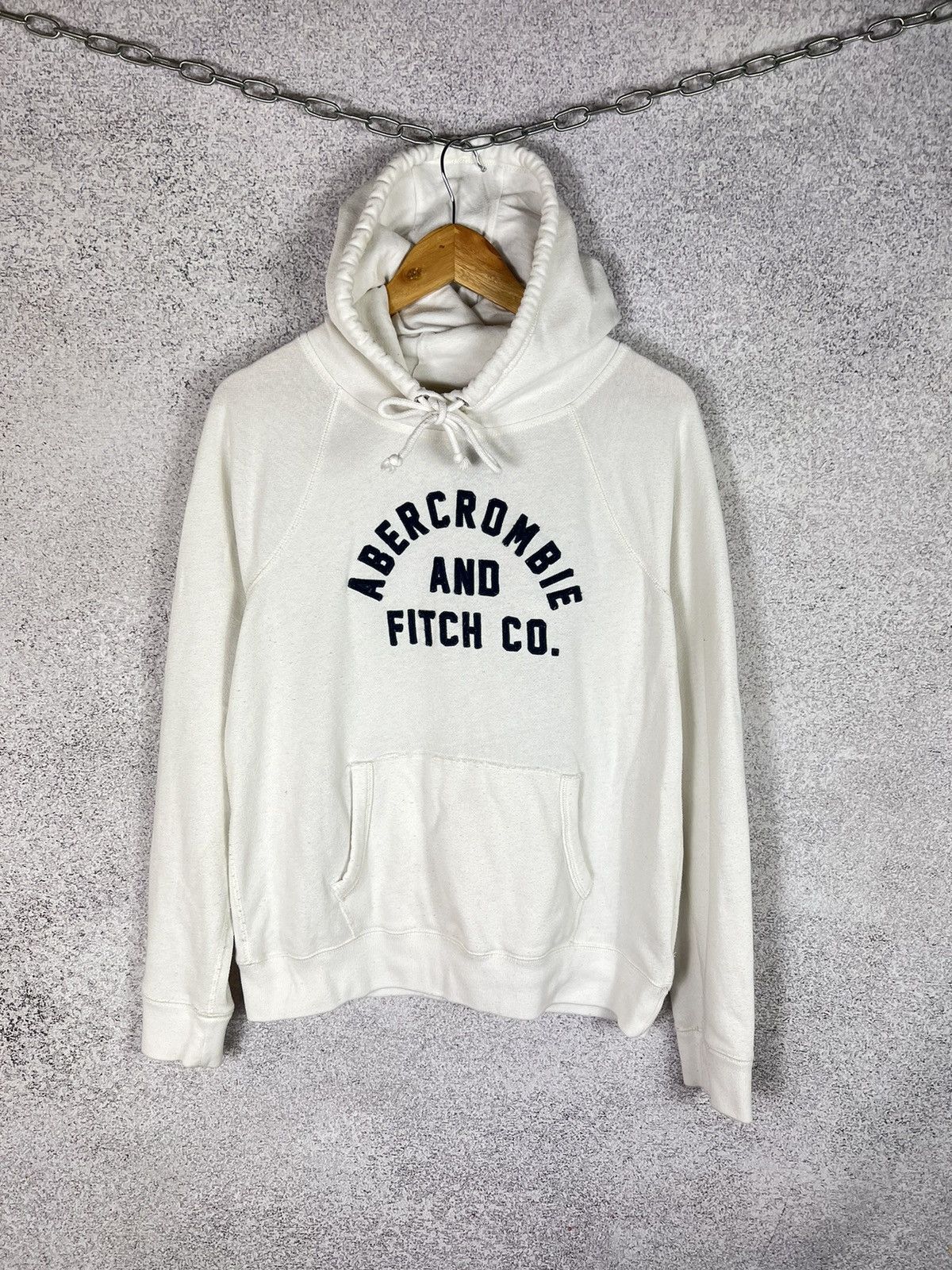 Abercrombie & Fitch Vintage Abercrombie Fitch Embroidered Logo Hoodie Size US L / EU 52-54 / 3 - 1 Thumbnail