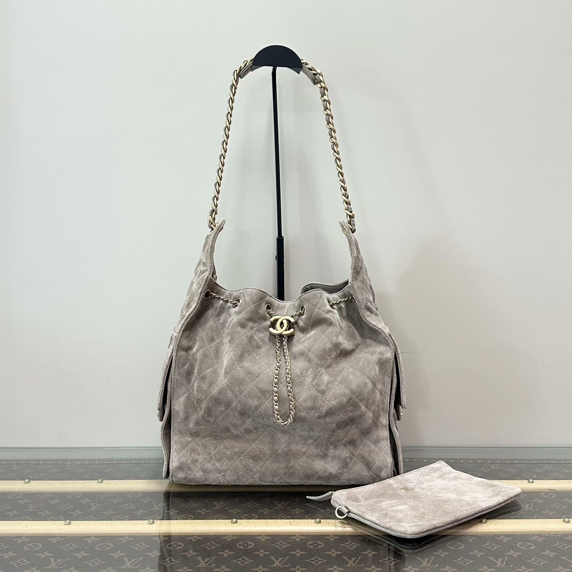 Chanel Pre-loved Bag Very good condition Size ONE SIZE - 1 Thumbnail