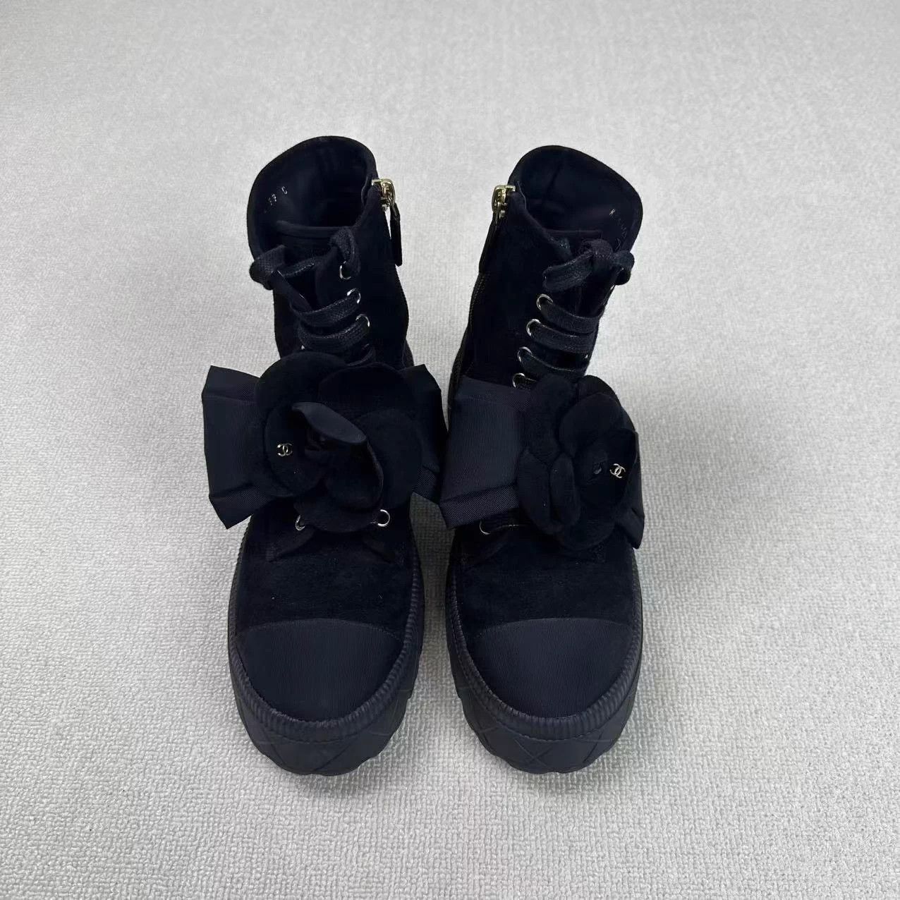 Chanel Chanel suede Camellia platform shoes EUR39 MINT Size US 8 / IT 38 - 2 Thumbnail