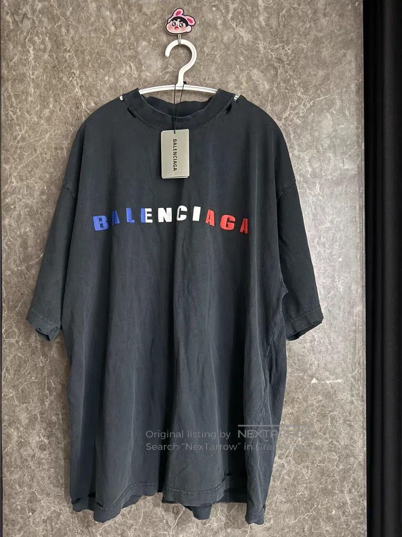 Balenciaga Balenciaga Gradient Logo Large Destroyed Distressed Short Size US L / EU 52-54 / 3 - 1 Thumbnail