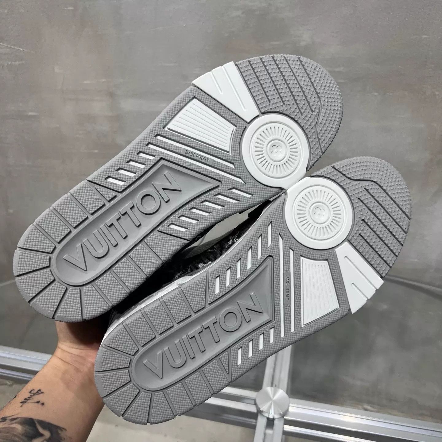 Louis Vuitton LV Trainer White & Gray Denim UK8.5 / 42.5 YH28989 Size US 9.5 / EU 42-43 - 7 Thumbnail