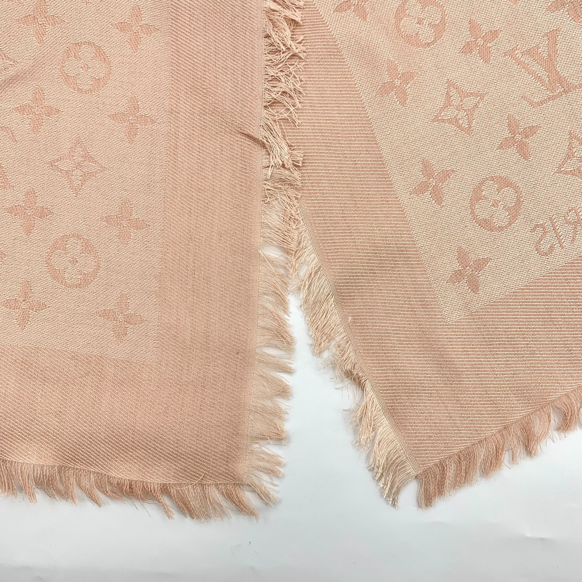 Louis Vuitton Louis Vuitton Apricot Pink Logo Full Print Fringe Scarf 60% Size ONE SIZE - 5 Thumbnail