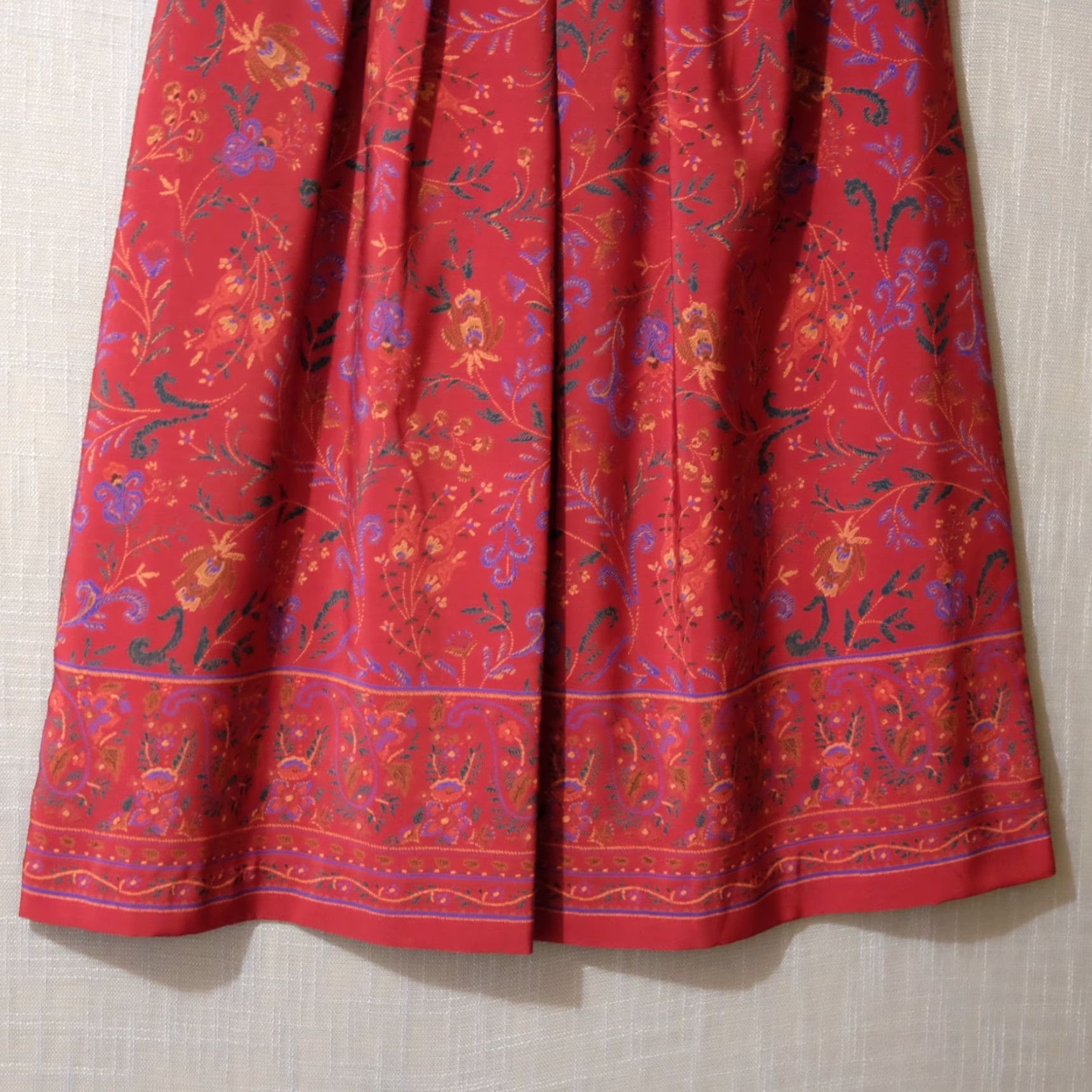 Jantzen **JANTZEN Classics Dark Red Floral Pleated Midi Skirt Women's 10** User: Vintage JANTZEN Classics Dark Red Floral Pleated Midi Skirt Women's 10 Size 32" / US 10 / IT 46 - 3 Thumbnail
