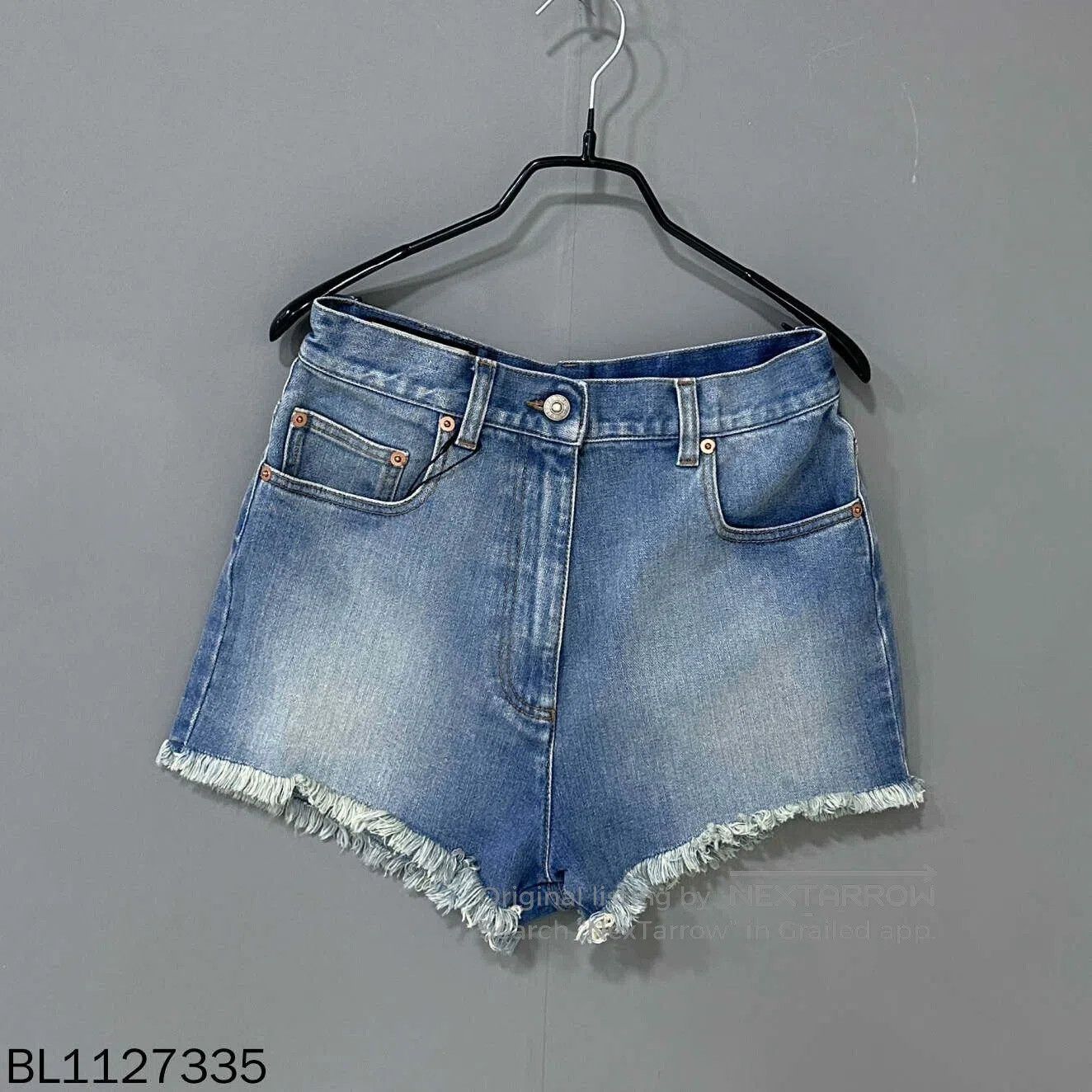 Gucci Gucci Apple Logo Denim Shorts. Size 27" / US 4 / IT 40 - 1 Thumbnail