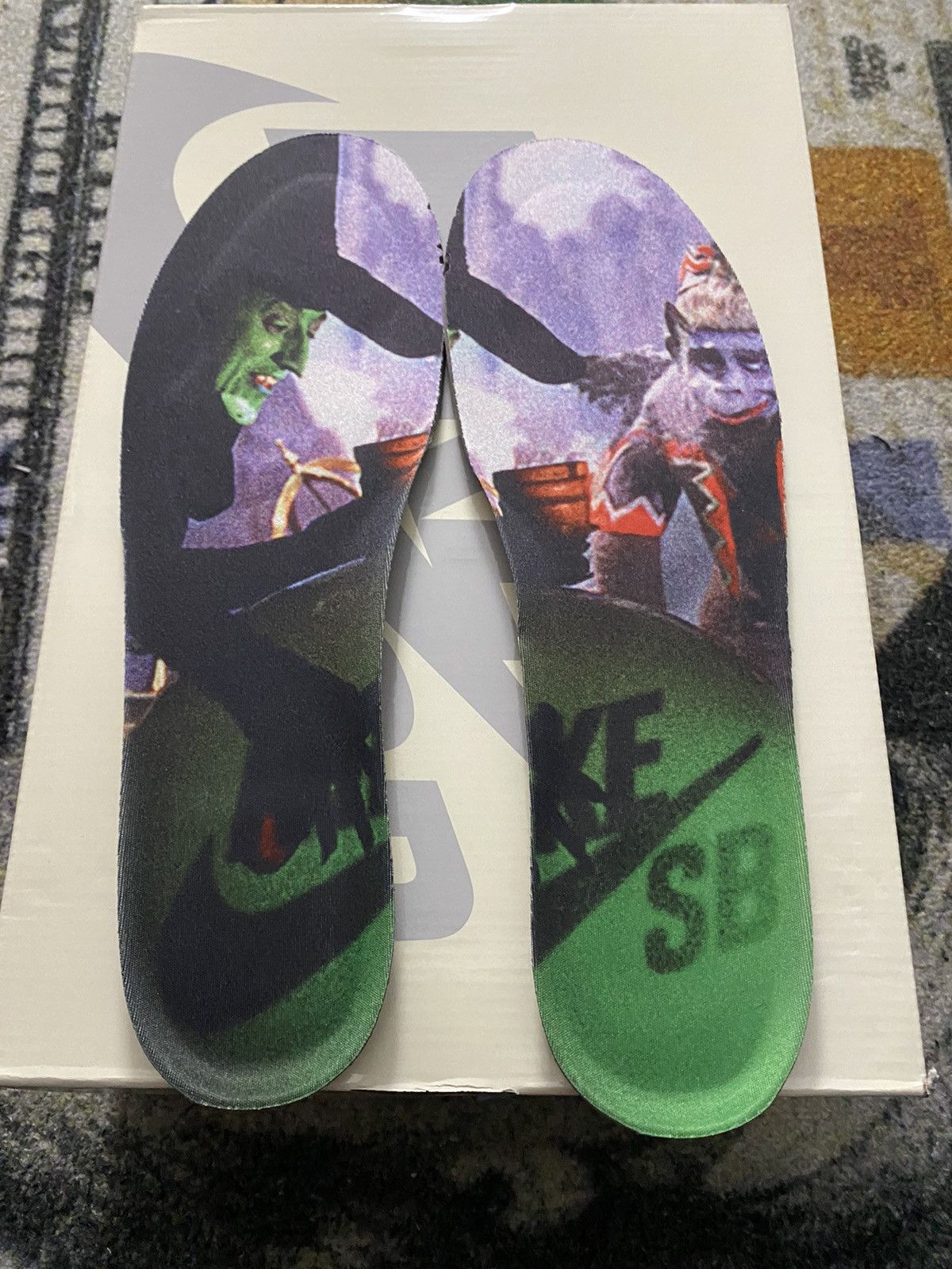 Nike Nike SB Dunk Low The Wizard of Oz Poppy Field Size US 11.5 / EU 44-45 - 7 Thumbnail
