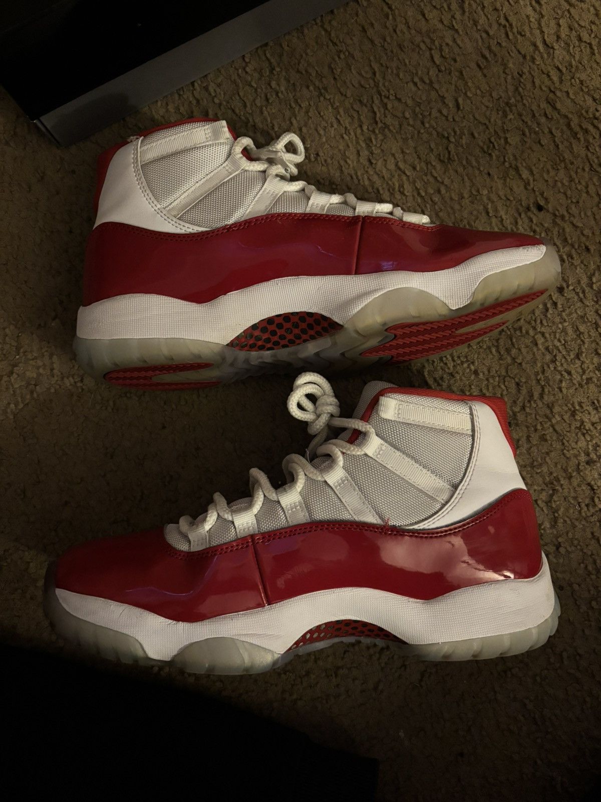 Jordan Brand Jordan 11 “Cherry 2022” Size US 10.5 / EU 43-44 - 3 Thumbnail