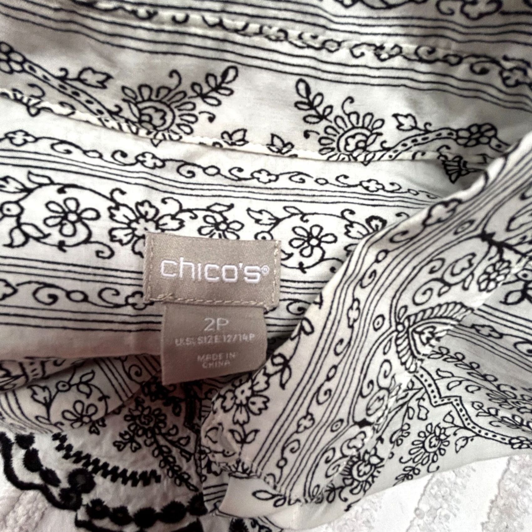 Vintage Chico's Womens White Black Paisley Eyelet Shirt 3/4 Sleeve Top Size 2P US 12/14P Size XS / US 0-2 / IT 36-38 - 3 Thumbnail