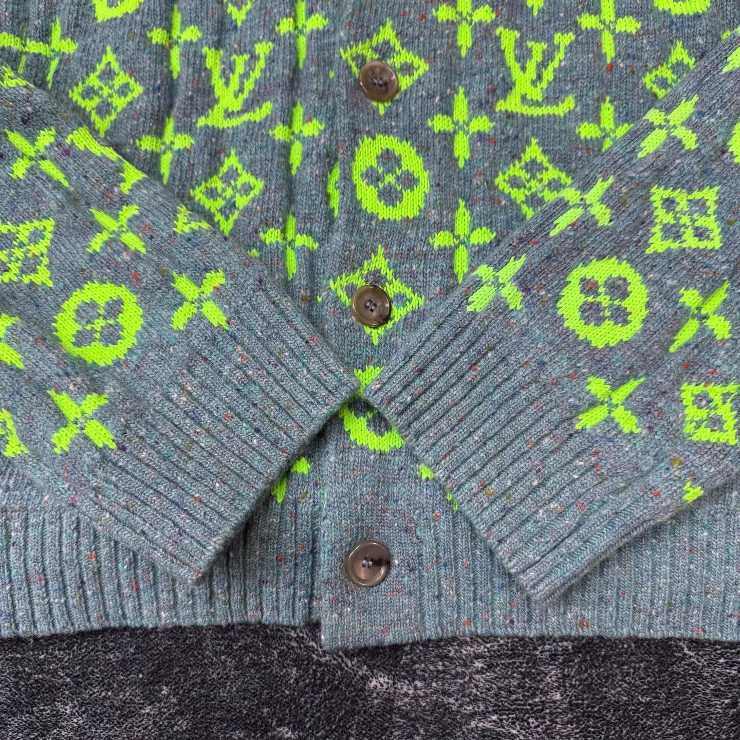 Louis Vuitton LV Green All-Over Print Wool Cardigan。 Q10 Size US XXL / EU 58 / 5 - 5 Thumbnail