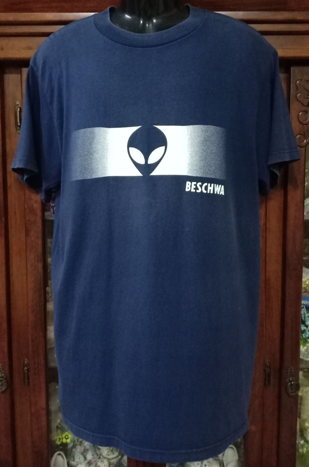 image of Vintage Beschwa Alien Workshop T-Shirt in Navy Blue, Men's (Size Large)
