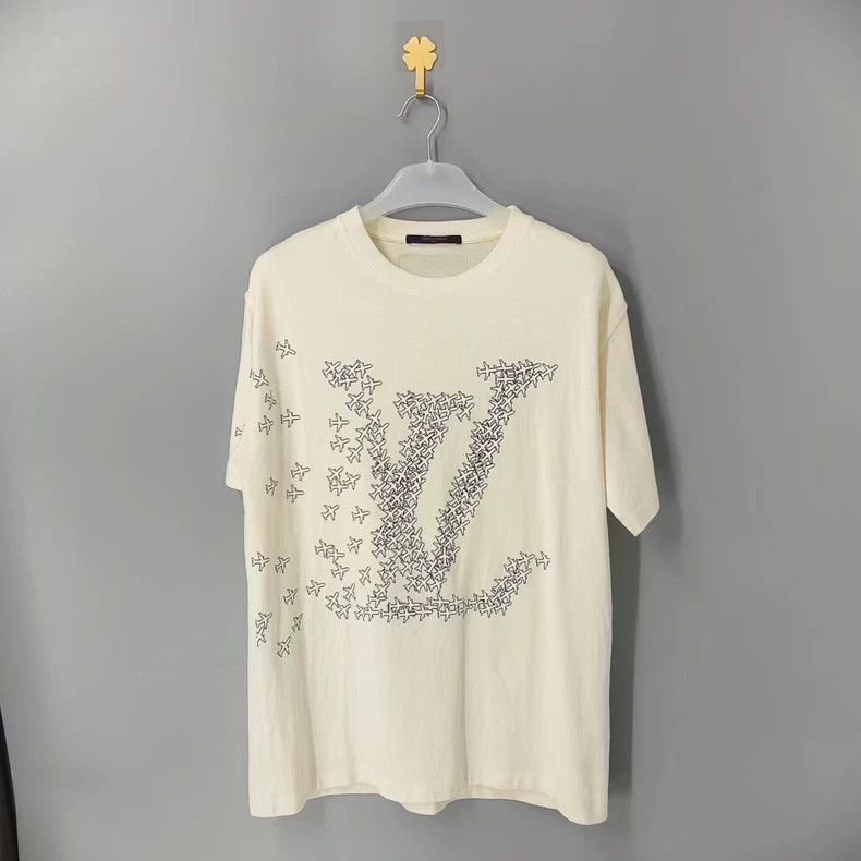 Louis Vuitton Louis Vuitton White plane full logo short sleeve Size US L / EU 52-54 / 3 - 1 Thumbnail