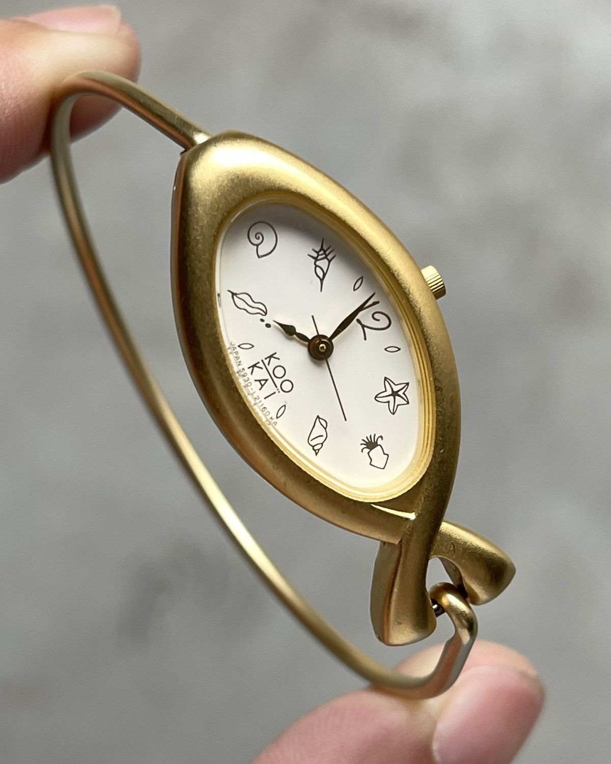 Designer × Japanese Brand × Vintage 𝐕𝐢𝐧𝐭𝐚𝐠𝐞 𝐊𝐎𝐎𝐊𝐀𝐈 𝐅𝐢𝐬𝐡-𝐬𝐡𝐚𝐩𝐞𝐝 𝐂𝐚𝐬𝐞 𝐆𝐨𝐥𝐝 𝐓𝐨𝐧𝐞 𝐁𝐫𝐚𝐜𝐞𝐥𝐞𝐭 𝐖𝐚𝐭𝐜𝐡 🎣 Size ONE SIZE - 9 Thumbnail