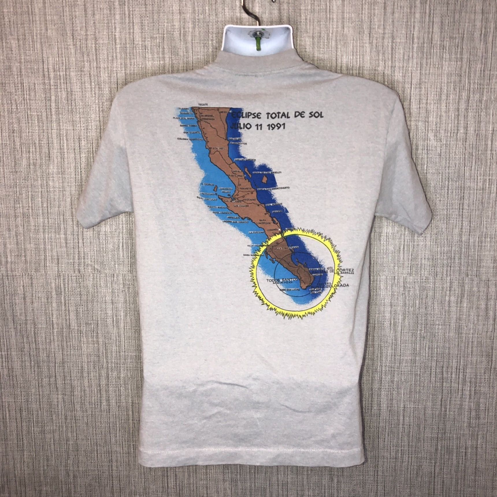 Vintage VTG 1991 Hef-T Tee Jays Graphic Island Shirt Mens M USA Shirt Mens M Gray USA Island Tee Jays Graphic VTG 1991 USA Shirt Mens M Size US M / EU 48-50 / 2 - 2 Thumbnail