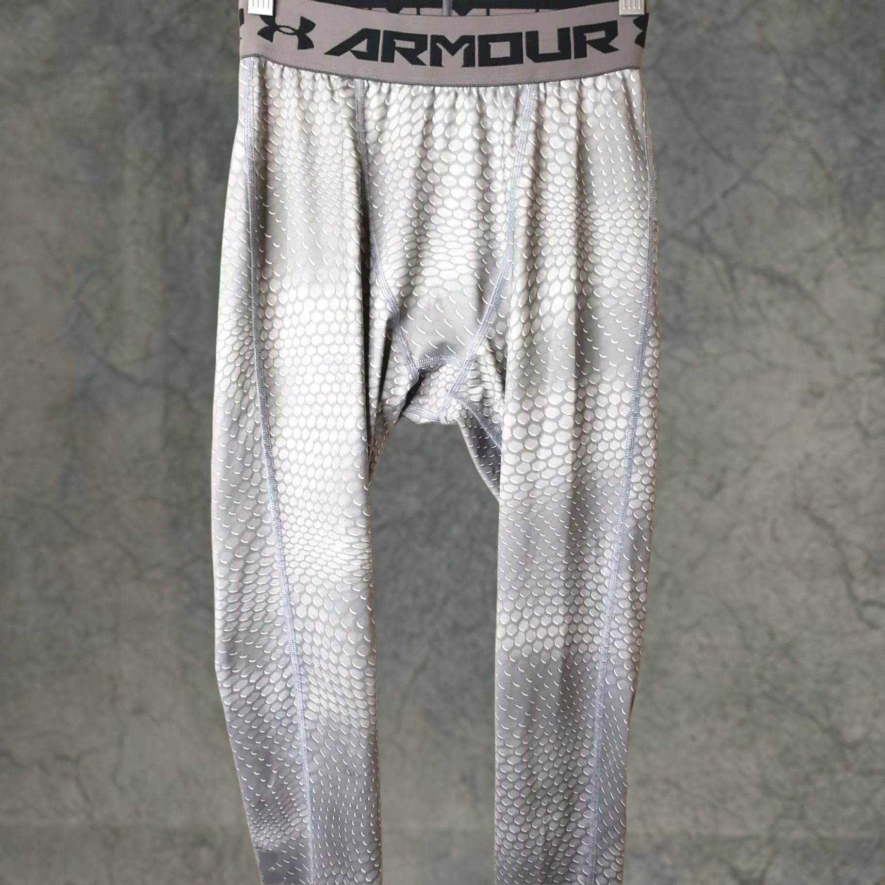 Under Armour Under Armour Heat Gear Compression Leggings Women's S Gray Reptile Pattern Size 28" / US 6 / IT 42 - 1 Thumbnail