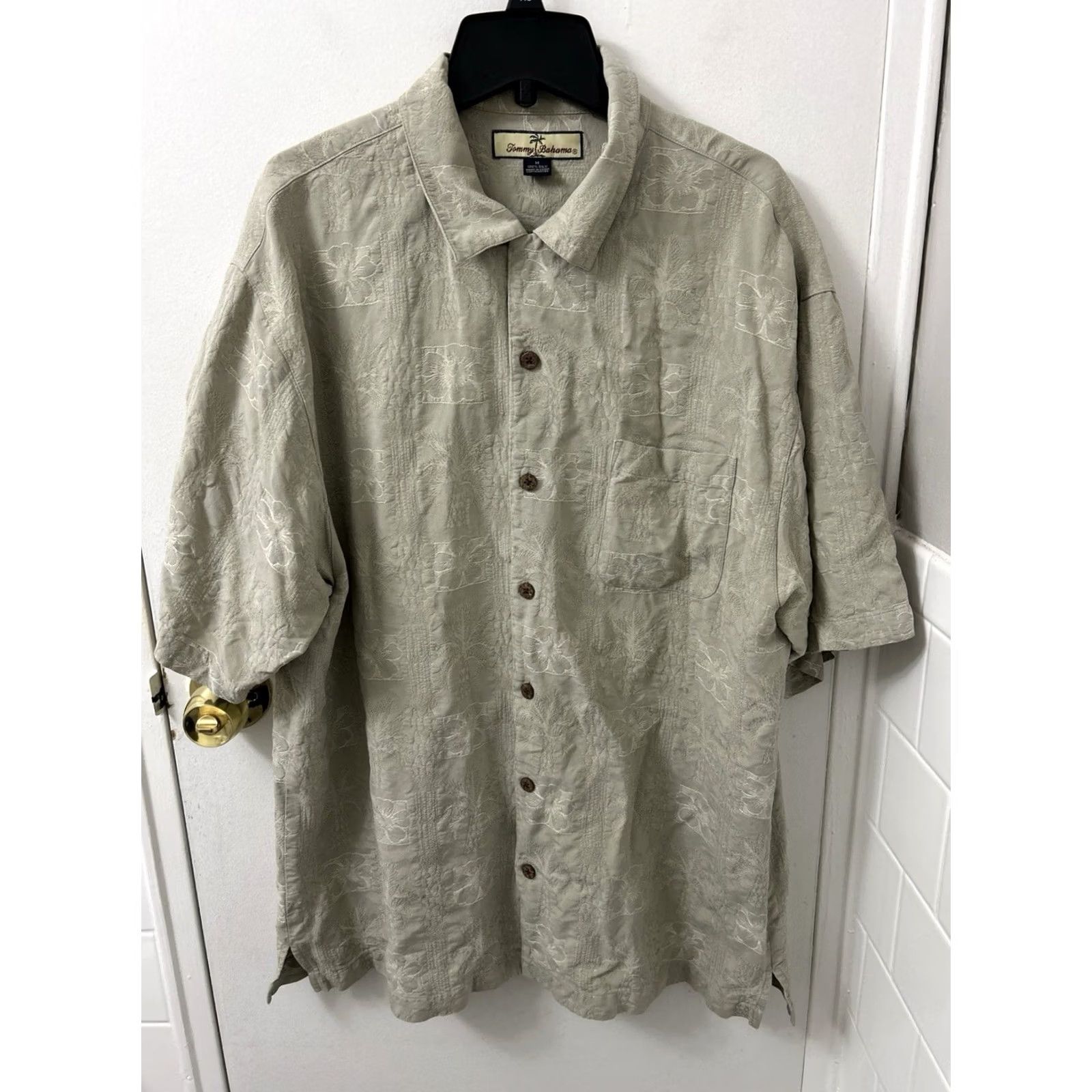 Tommy Bahama VINTAGE Tommy Bahama Shirt Mens M Beige 100% Silk Floral Print Button-Down S/S Collar-Down Pocket Breathing Beach Classic Filigree Size US M / EU 48-50 / 2 - 2 Thumbnail