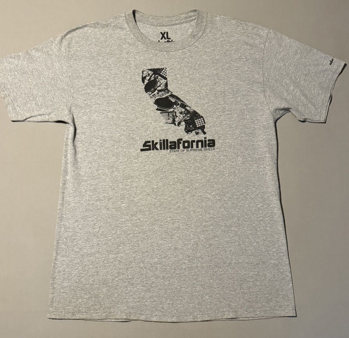 Other Vintage Edu Athlcs Skillafornia Hip Hop DJ Tee T-Shirt VNDS Size US XL / EU 56 / 4 - 1 Thumbnail