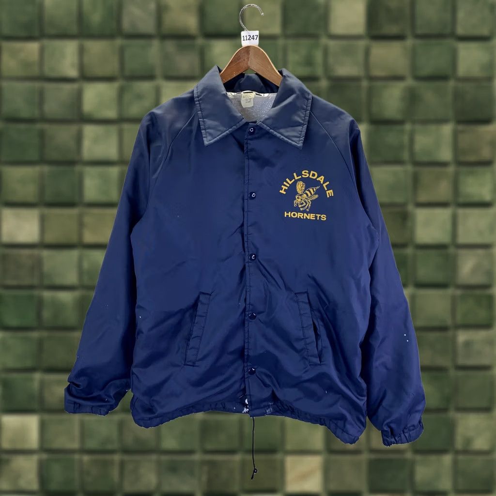 Vintage VINTAGE Scholastic Wear Hillsdale Hornets Blue Lined Windbreaker Jacket Mens S Size US S / EU 44-46 / 1 - 1 Thumbnail