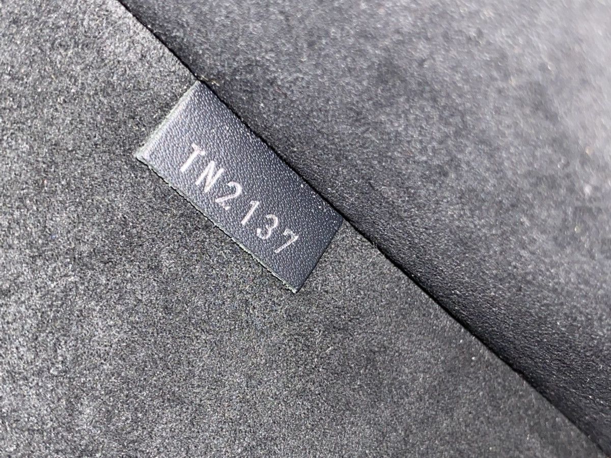 Louis Vuitton × Supreme Louis Vuitton X Supreme Pochette Black EPI Leather Size ONE SIZE - 12 Thumbnail