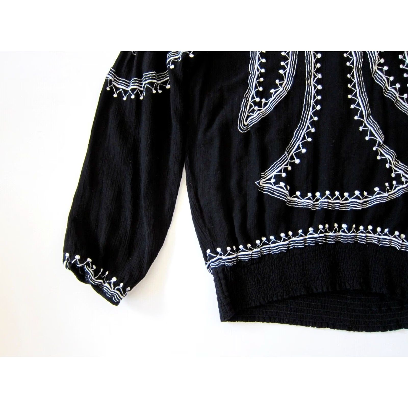Vintage Tularosa Blouse Shirt Women S Black 100% Rayon Embroidered Long Sleeve Tunic Peasant Style V-Neck Size S / US 4 / IT 40 - 5 Thumbnail