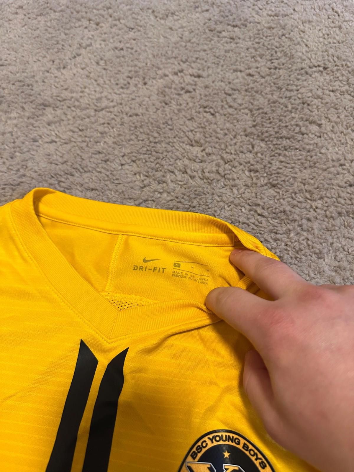 Nike Nike Young Boys 2018/19 Home Football Shirt Soccer Jersey Size US M / EU 48-50 / 2 - 5 Thumbnail