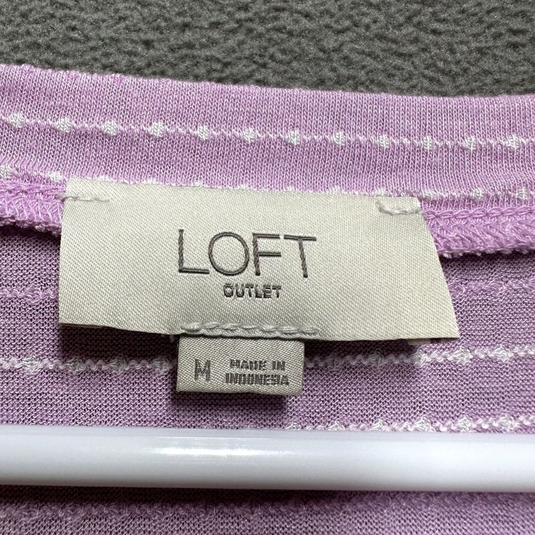 Loft Loft Outlet Top Womens Medium Purple V-Neck Cap Sleeve Striped Lightweight EUC Size M / US 6-8 / IT 42-44 - 3 Thumbnail