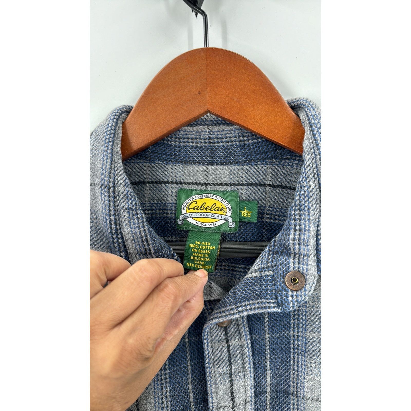 Cabelas Cabelas Blue Gray Plaid Heavyweight flannel button down Size US L / EU 52-54 / 3 - 3 Thumbnail