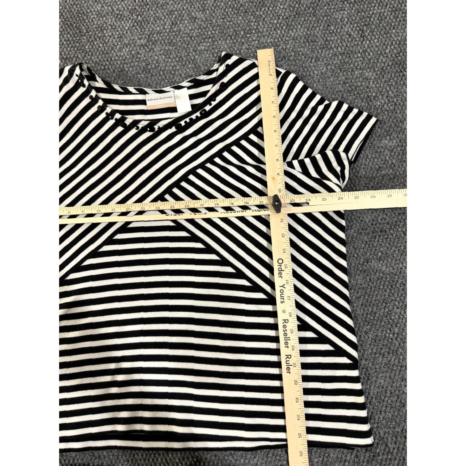 Vintage Alfred Dunner Women Pink? Black Striped Pullover Knit Blouse Casual 2X Short Sleeve Round Neck Regular Fit Cotton Polyester Size XXL / US 16-18 / IT 52-54 - 5 Thumbnail